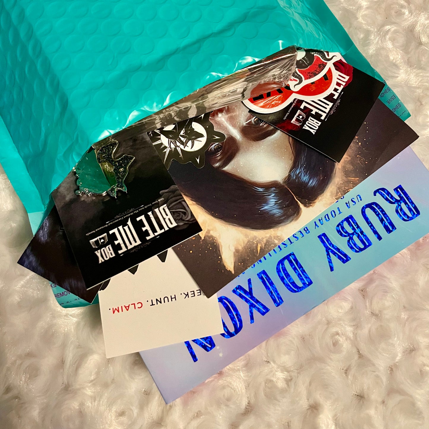 The SMALL MYSTERY Paranormal Romance BOOK BOX (Hardback)