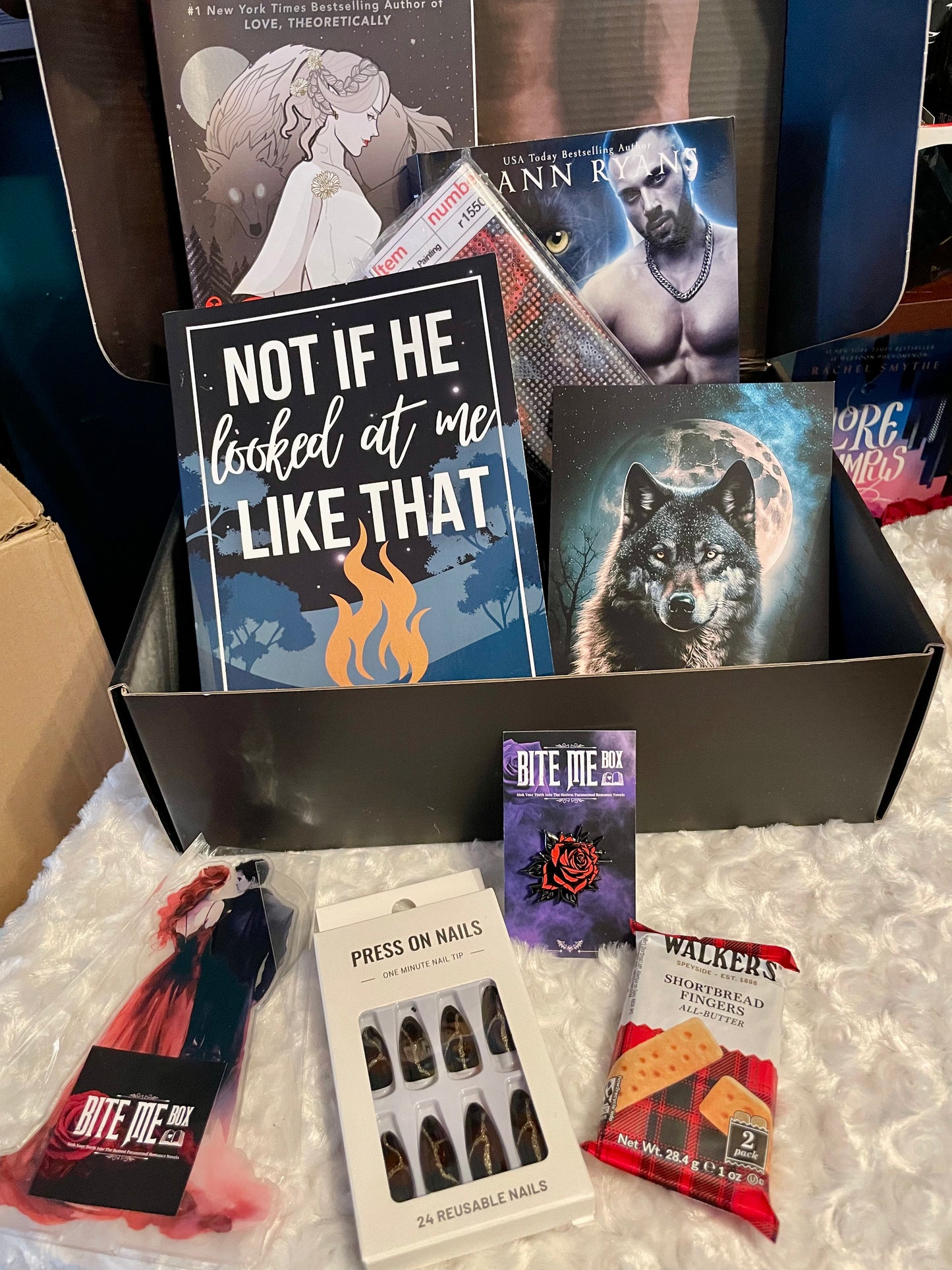 The FLINGS WITH FANGS Paranormal Romance BOOK BOX